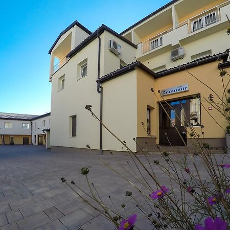 Hotel Zvonimir Otocac Bagian luar foto