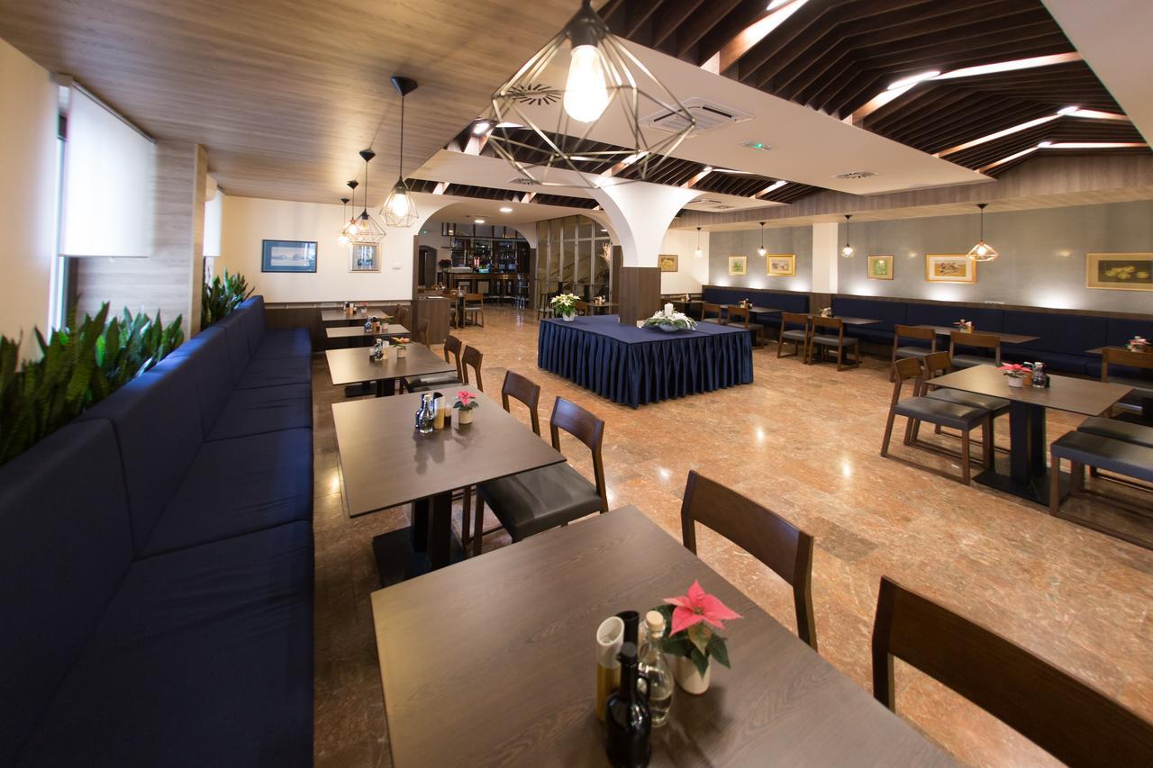 Hotel Zvonimir Otocac Bagian luar foto