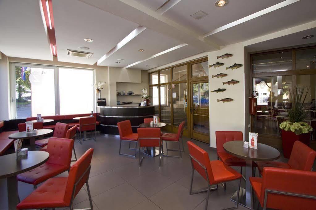 Hotel Zvonimir Otocac Bagian luar foto
