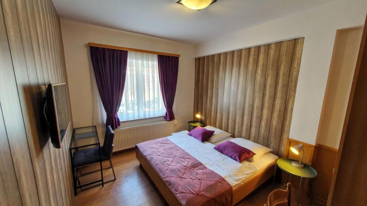Hotel Zvonimir Otocac Bagian luar foto