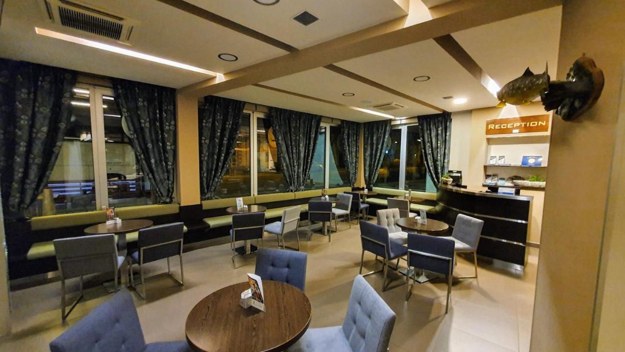 Hotel Zvonimir Otocac Bagian luar foto